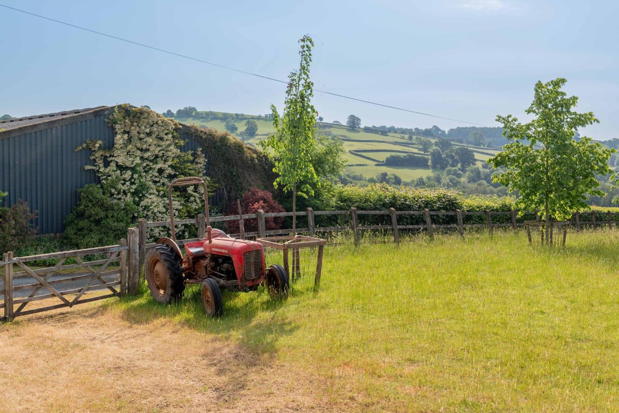 Alltybrain Farm Cottages And Farmhouse B&B Brecon Buitenkant foto