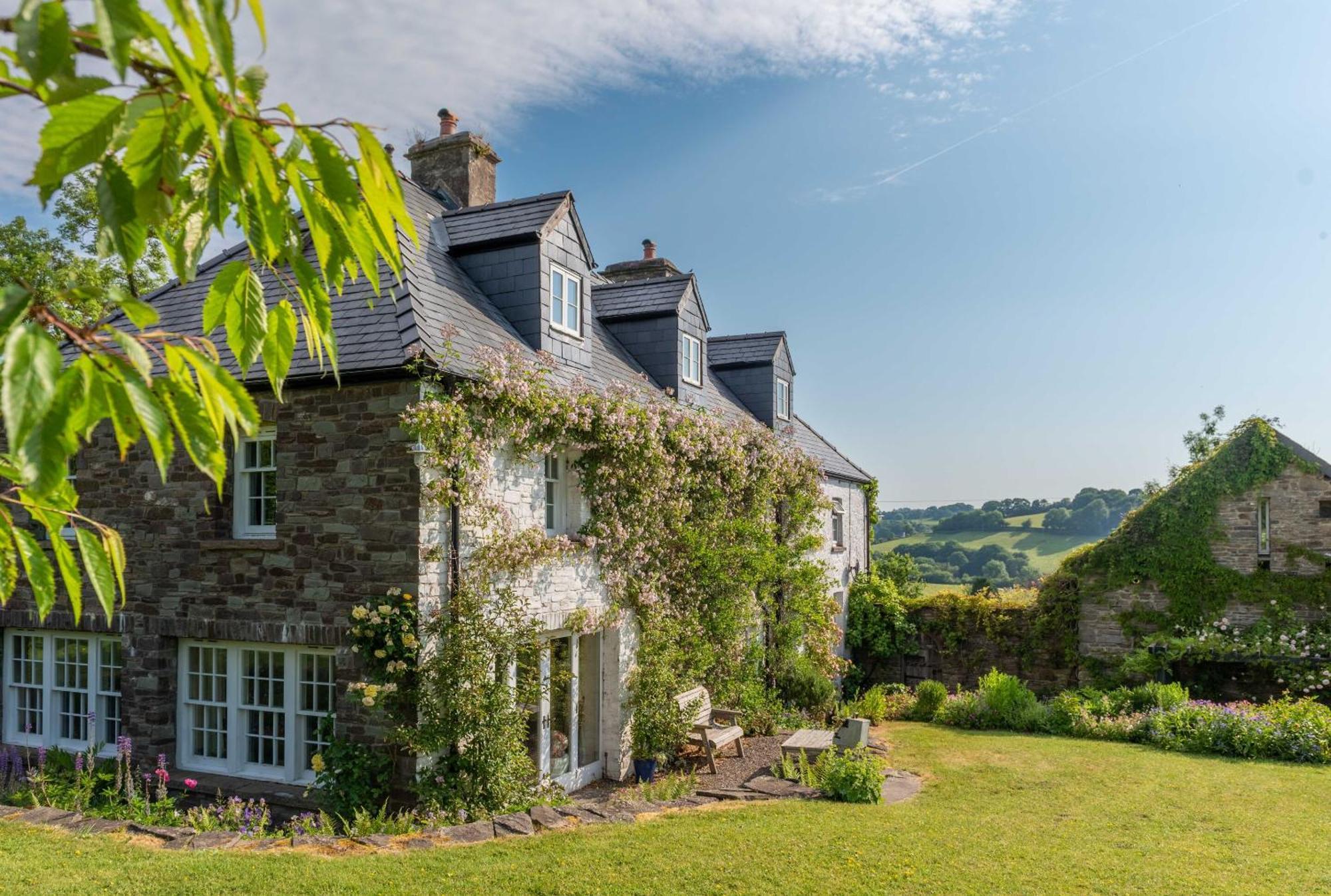 Alltybrain Farm Cottages And Farmhouse B&B Brecon Buitenkant foto