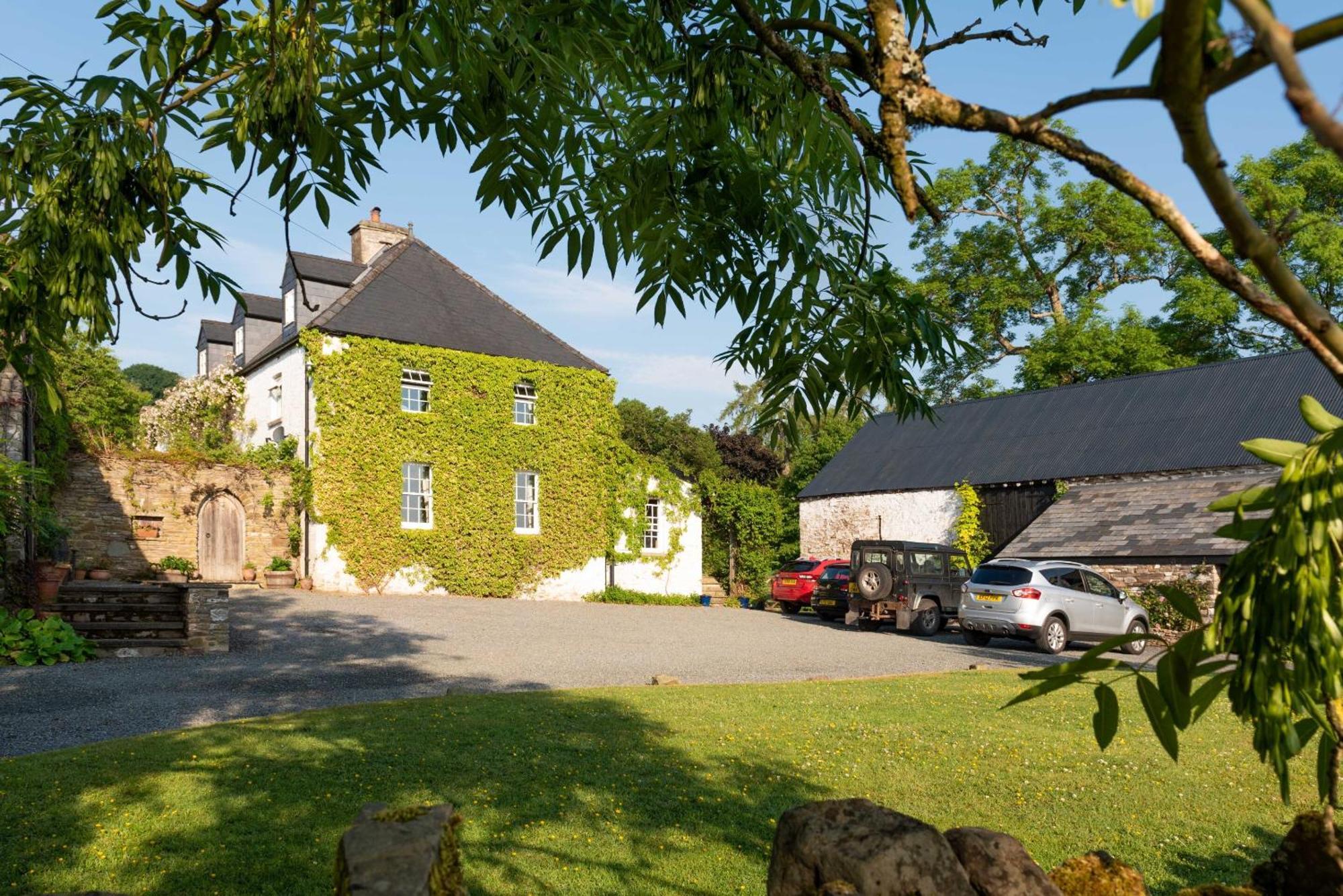 Alltybrain Farm Cottages And Farmhouse B&B Brecon Buitenkant foto