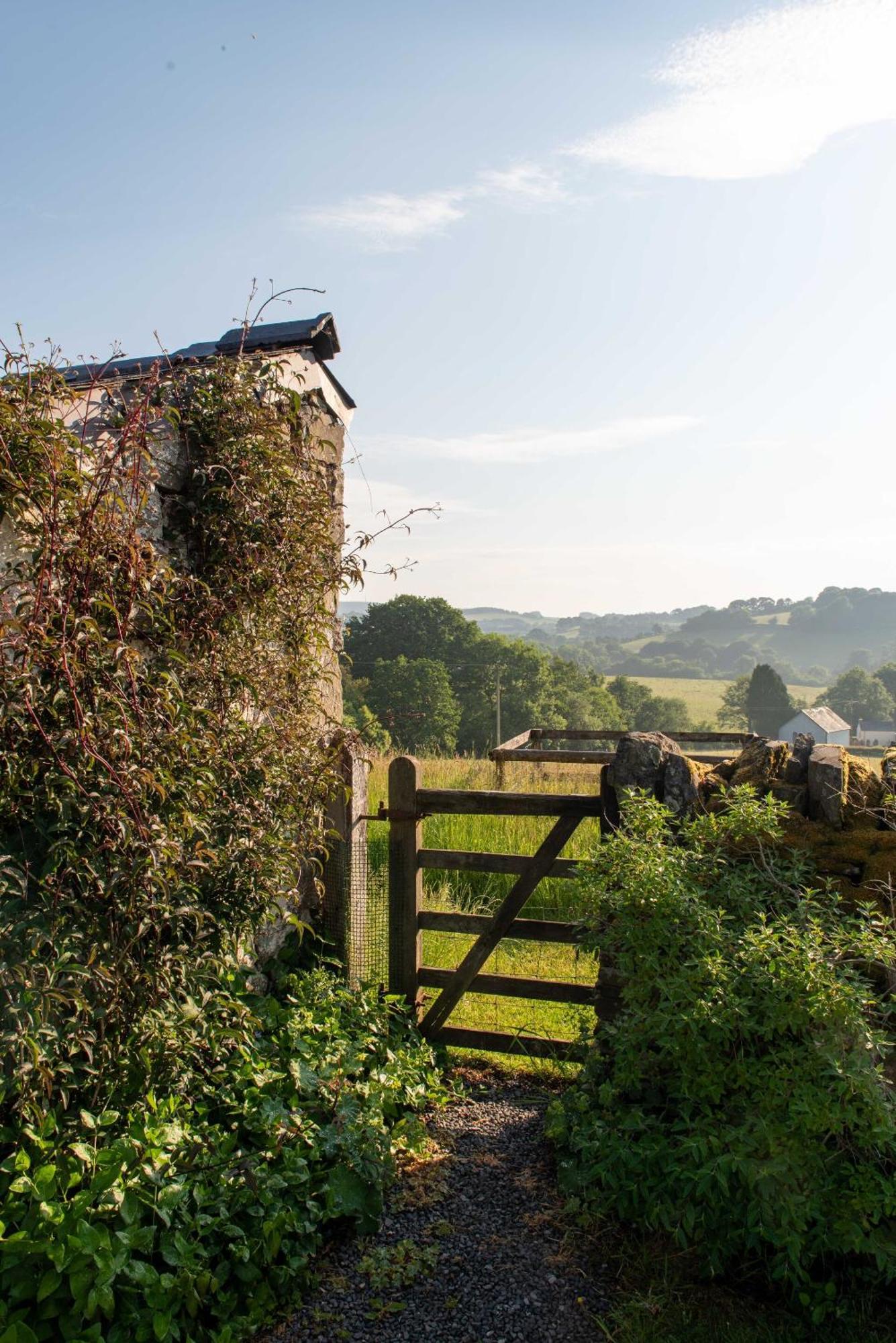 Alltybrain Farm Cottages And Farmhouse B&B Brecon Buitenkant foto